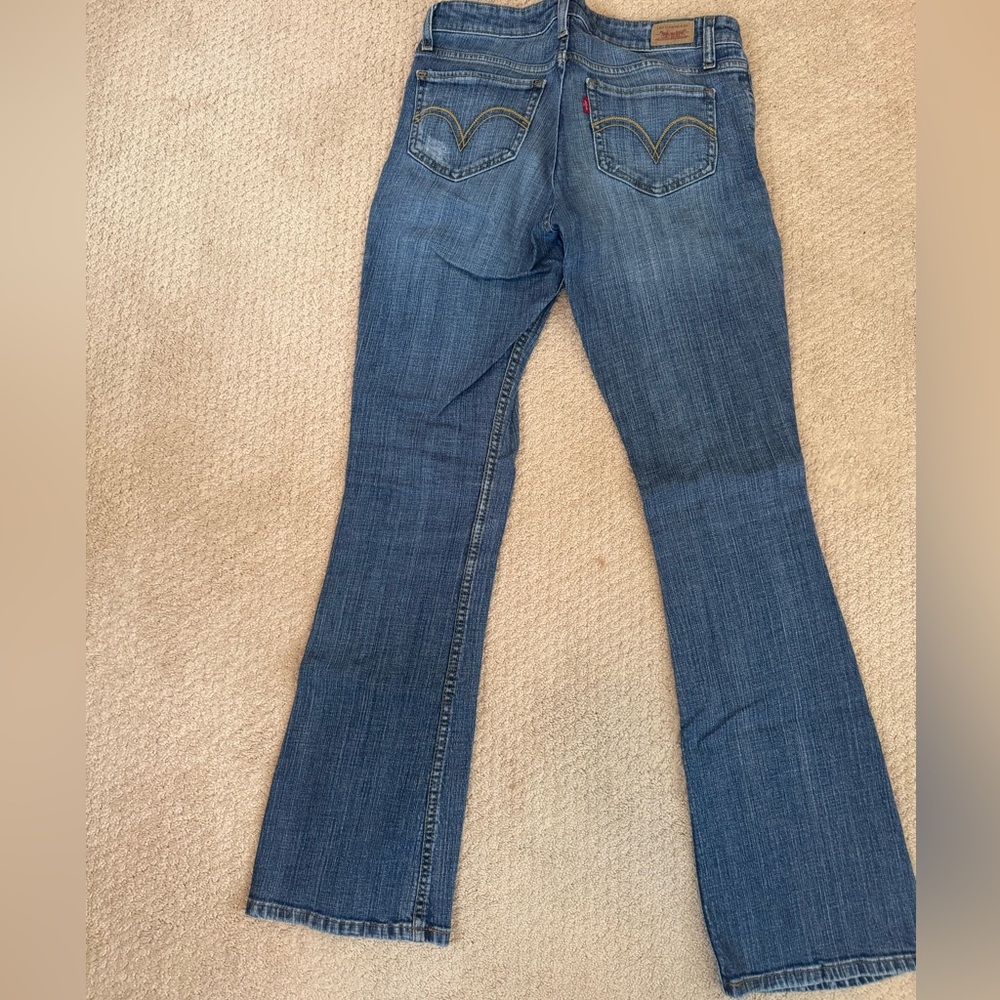 Levi's Women's Flare Jeans in Medium Blue Denim